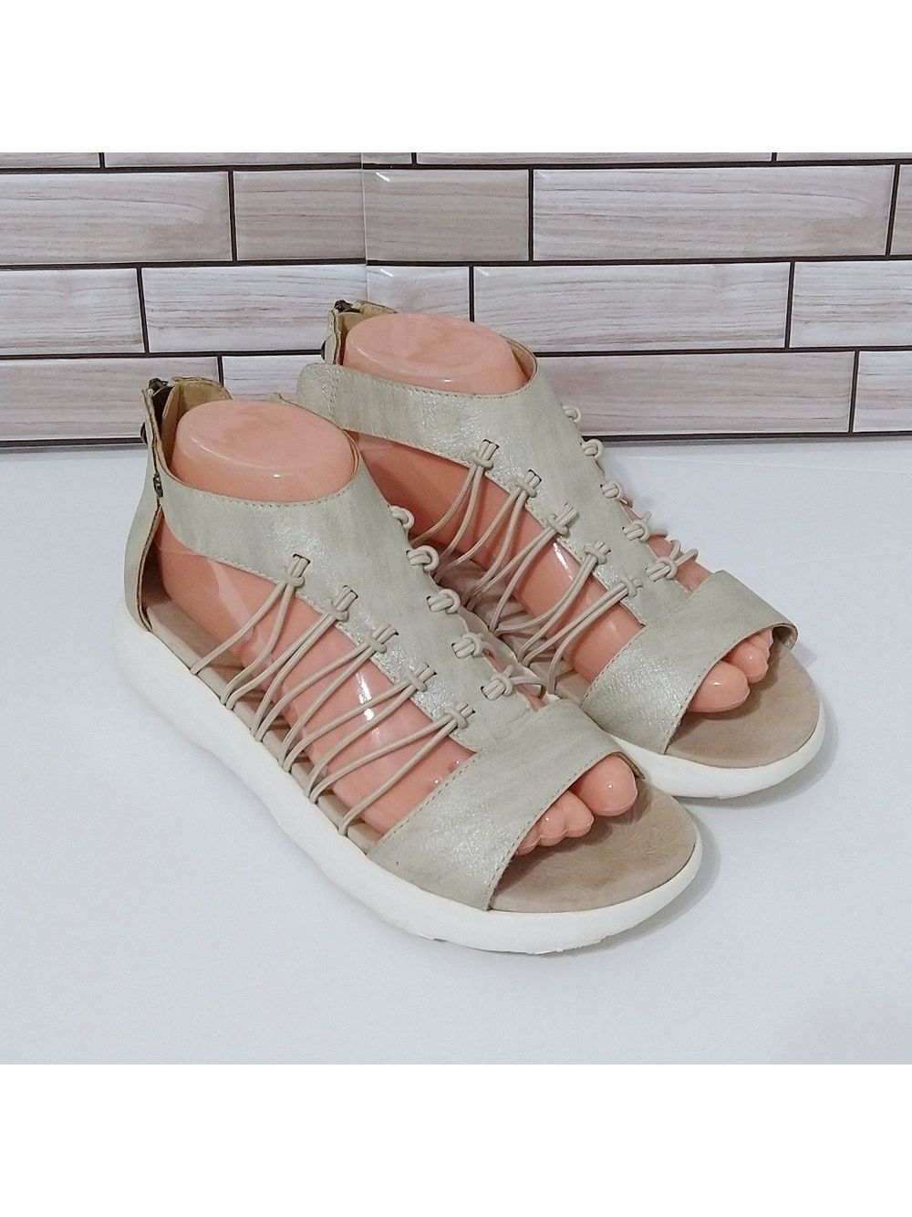 JBU Aruba Gladiator Tan Metallic Sandals Sz 7.5M